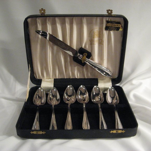 VINERS OF SHEFFIELD ENGLAND FRUIT KNIFE & SPOONS - Picture 1 of 5